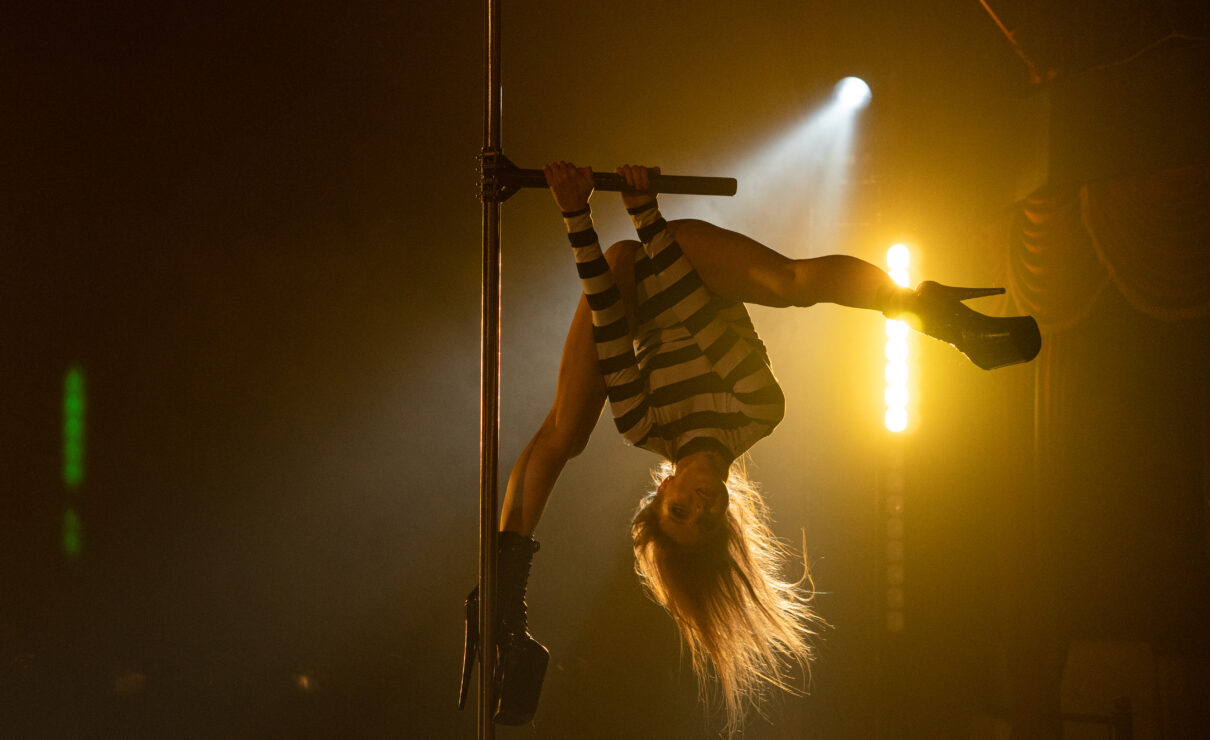 танцы на пилоне